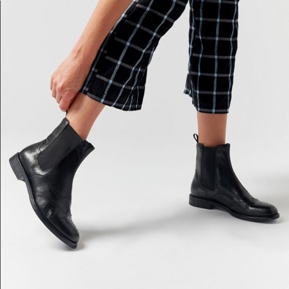 Vagabond Amina Leather Black Ankle Chelsea Boots